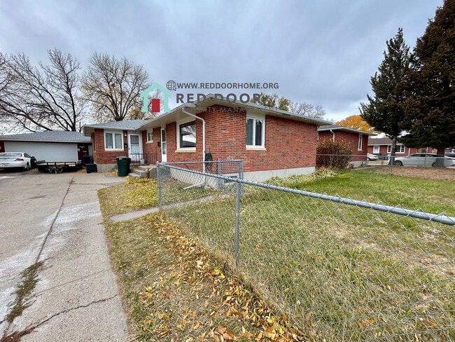 Building Photo - 216 21st Ave NW