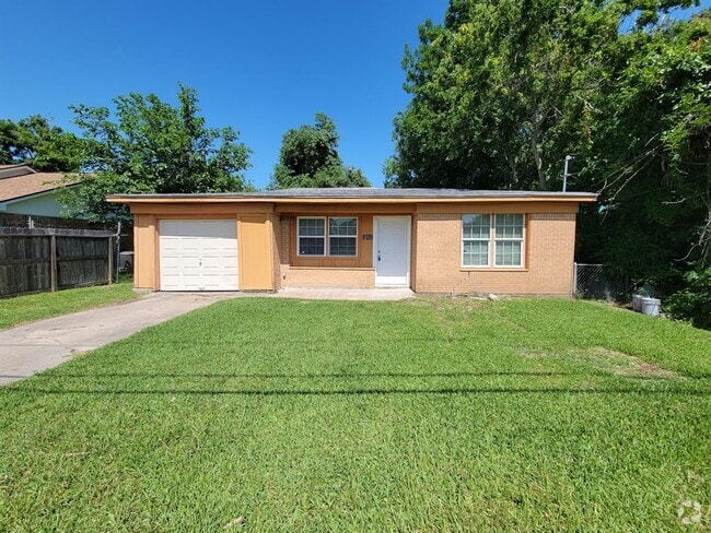 Building Photo - 206 Hemphill St Rental