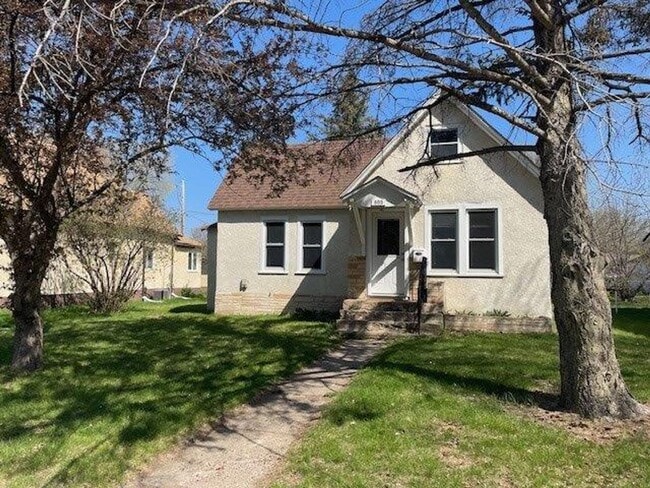 Building Photo - Cozy 2 Bedroom 1 Bath With Detached Double...