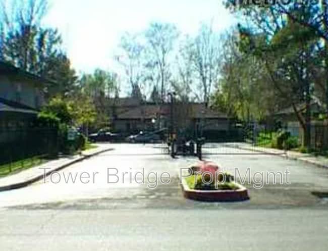 Building Photo - 111 Roundtree Ct Rental