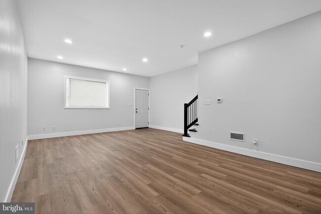 Photo - 283 Walnut St