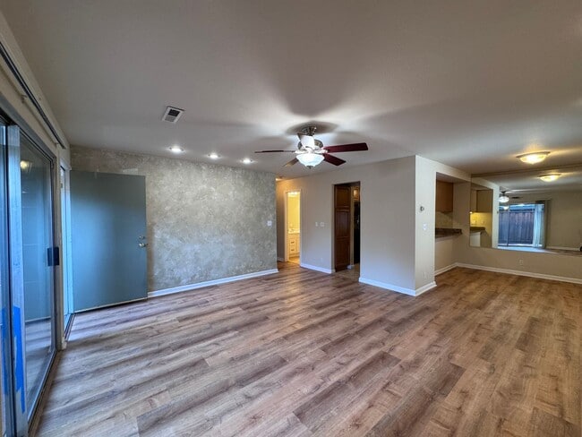 5572 Magnolia Terrace