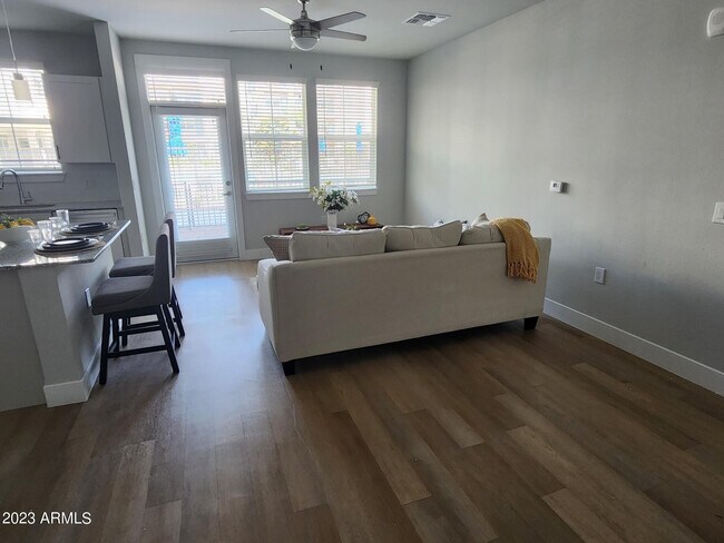 15510 N La Cometa Ave Unidad A4