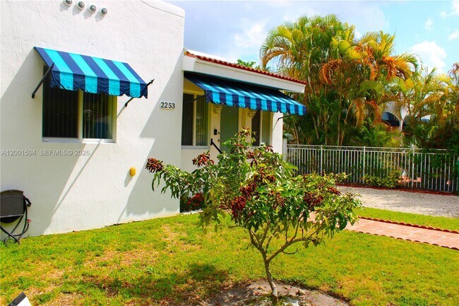 Photo - 2253 SW 10th St