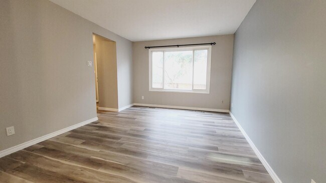 Photo - 268 Primrose Gardens