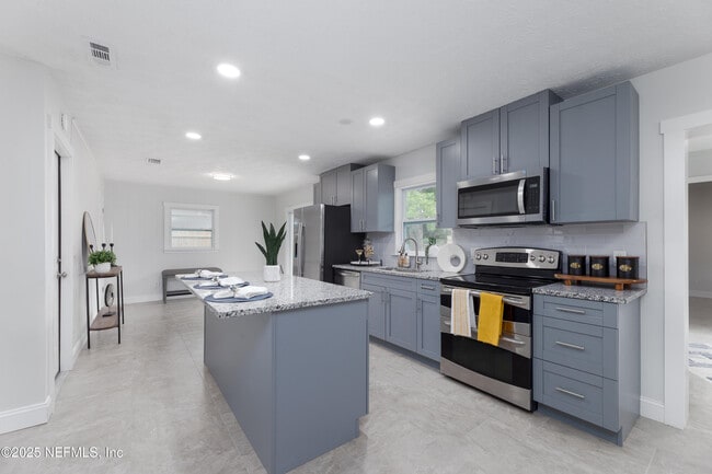 Photo - 7869 Jolliet Dr