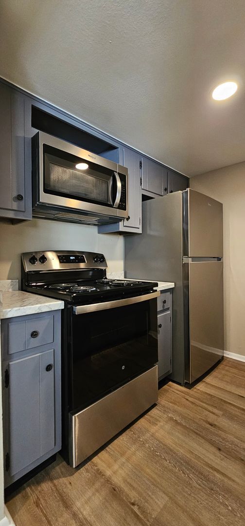 Building Photo - Beautiful One bedroom/one Bath apartment Unit 4420 Flowerdale Apt A