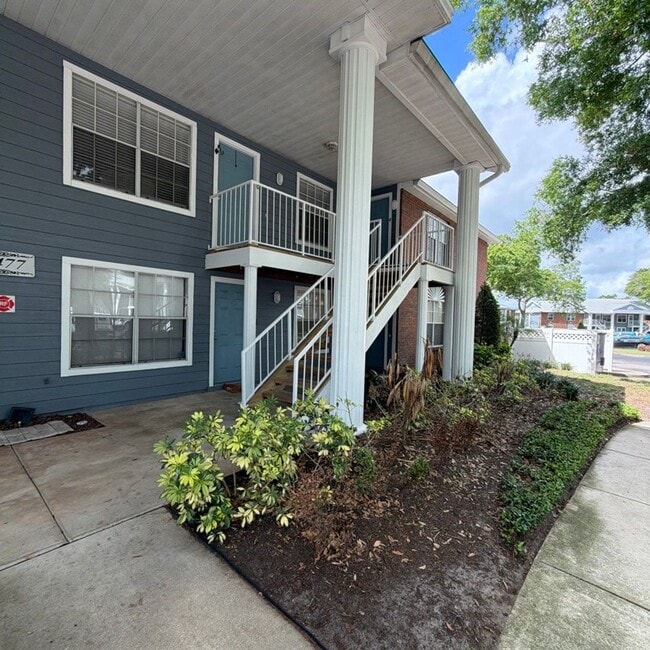 Building Photo - Charming 2-Bedroom Condo with Pool Access & Water Included – Prime Orlando Location