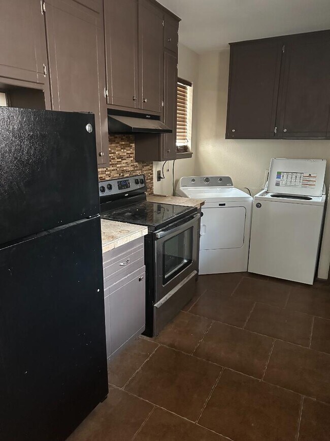 Photo - 616 N Elkhart Ave