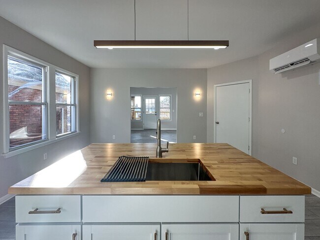 Building Photo - 3854-3831 31st St Unit 3854 31st Street - 3852