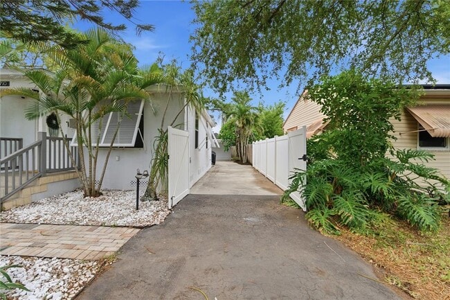 2710 16th Ave N