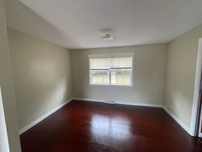 Photo - 532 10th Ave NW