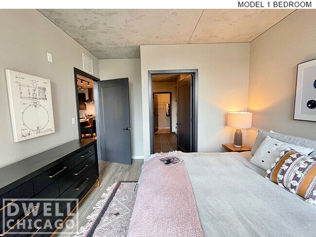 Photo - 943 W Washington Blvd