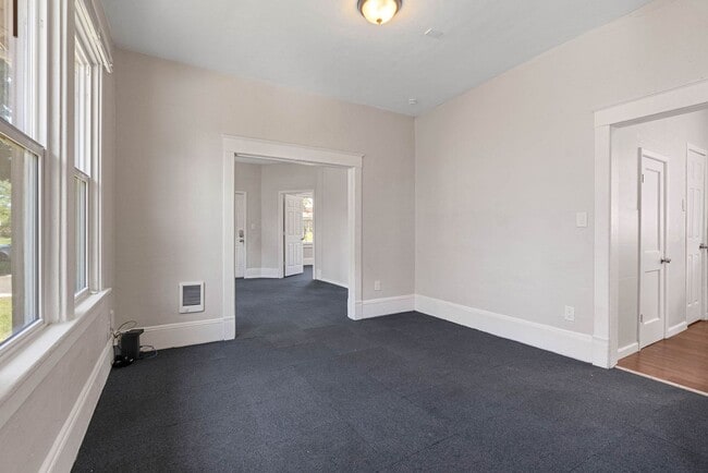 Photo - Renovated 5 Bed, 2 Bath House + Office EWU Off Campus Housing! AVAILABLE 7/20!