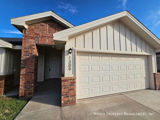 Building Photo - 1309 Bajada St Rental