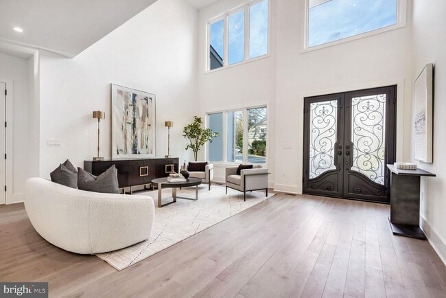 Photo - 2936 N Oxford St