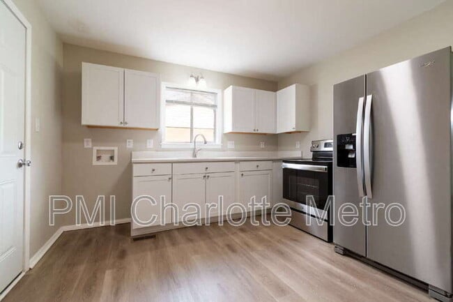 Photo - 4717 Monmouth Dr