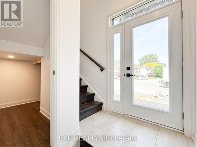 Photo - 25 Fair Oaks Crescent