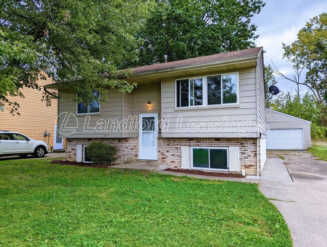 Attractive bi-level home with recent updates. - Attractive bi-level home with recent updates.