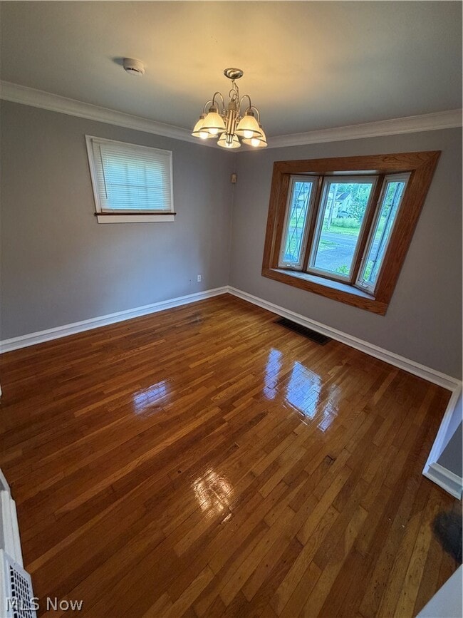 52 Meadowbrook Ave