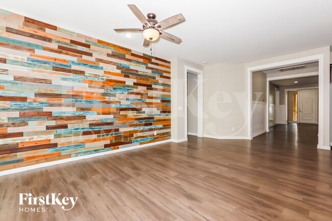 Photo - 732 Carlsbad Dr