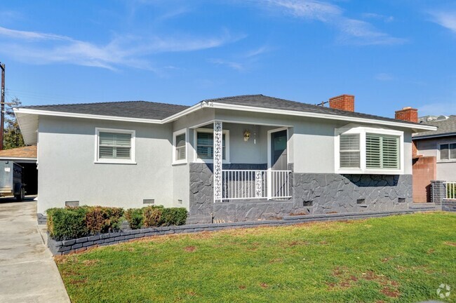 Building Photo - 1109 N Holmar Ave Rental