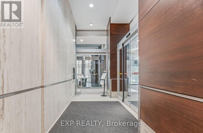 Photo - 330 Burnhamthorpe Rd W Unité 802