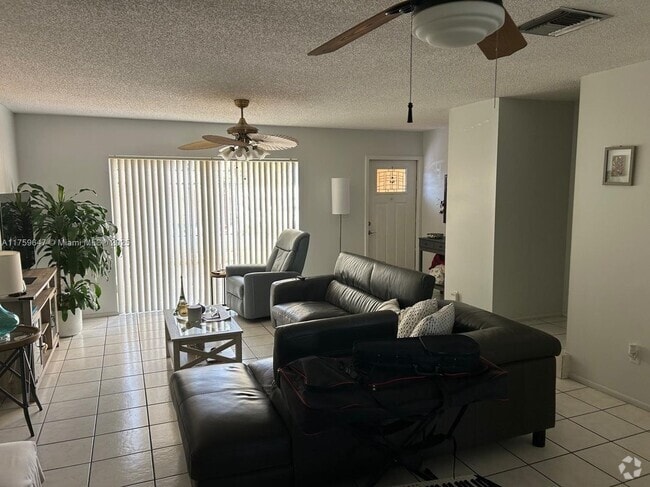 Building Photo - 13701 SW 84th St Rental