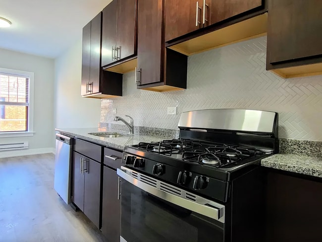 Photo - 628 W Cornelia Ave Unit 2E