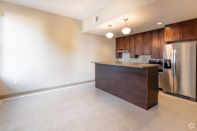 1BR, 1BA - 755SF - Kitchen