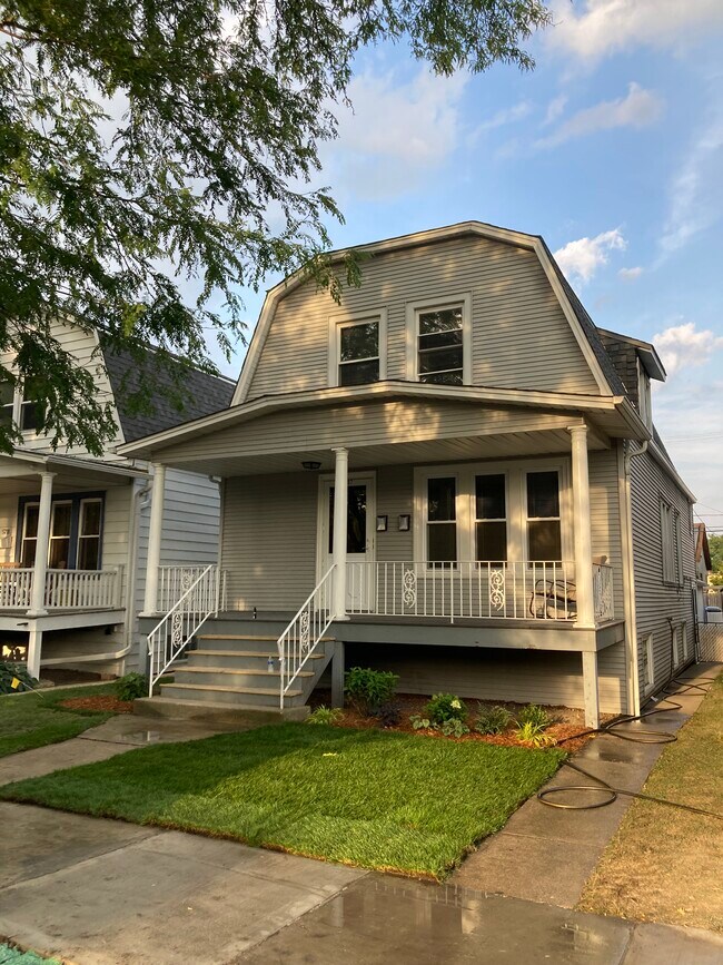 Exterior - 5707 N Austin Ave Apartments Unit 1