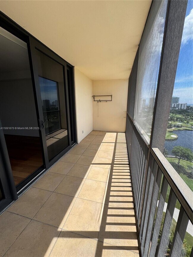 Photo - 20379 W Country Club Dr Unidad 1937