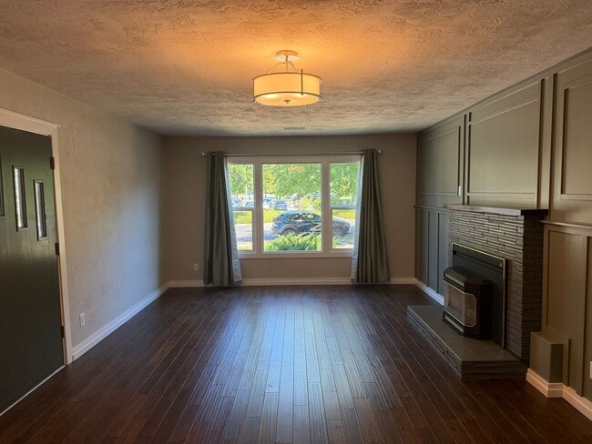 Photo - Beautifully updated 4-bedroom 2-bathroom home in a Springfield!