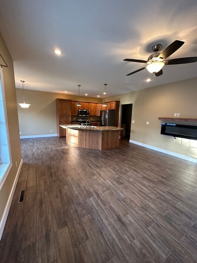 COMING SOON! 2 Bedroom, 2 Bathroom Duplex House House Rental in