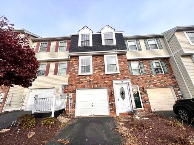 2 Bedroom, 1.5 Bath, 1 Car Garage Townhouse - 2 Bedroom, 1.5 Bath, 1 Car Garage Townhouse