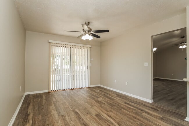 Photo - 518 Carlsbad Dr