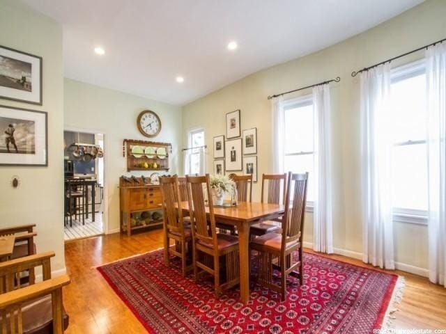 Photo - 417 Douglas St