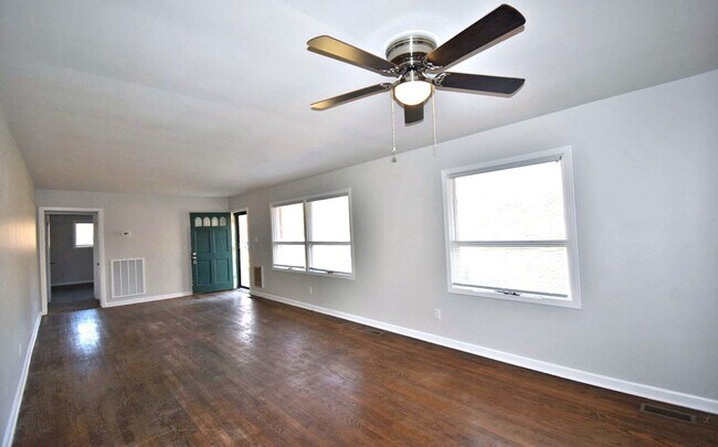 Photo - 3BR+bonus room home in North Murfreesboro, one level, Siegel Middle & High!