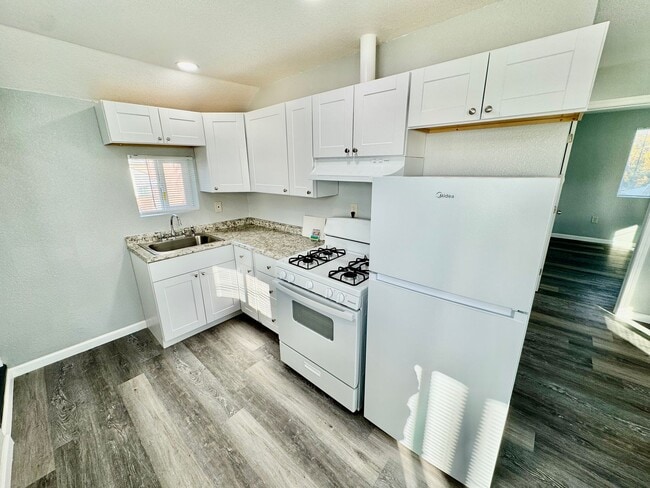 Photo - Spacious 2BD/1BA on 2nd Floor with In-Unit... Unit # C