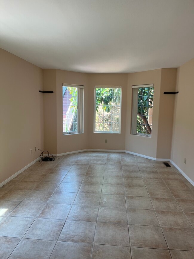 Building Photo - 204 Midbury Hill Rd Rental