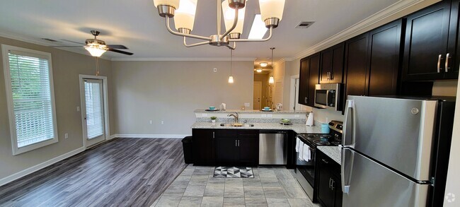 Spacious, granite counters of the Ellington Kitchen set up - Palisades at Duncan Rental