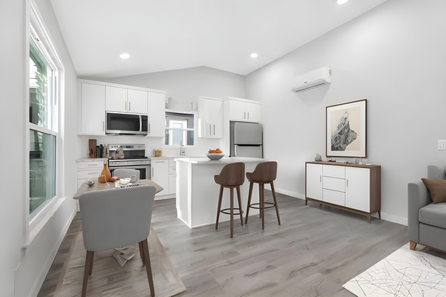 Building Photo - 519 Tampa Bay Growth Fund Principal LLC Unit 519 A  2/2 bedroom Rental