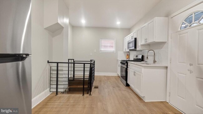 Photo - 5437 Webster St