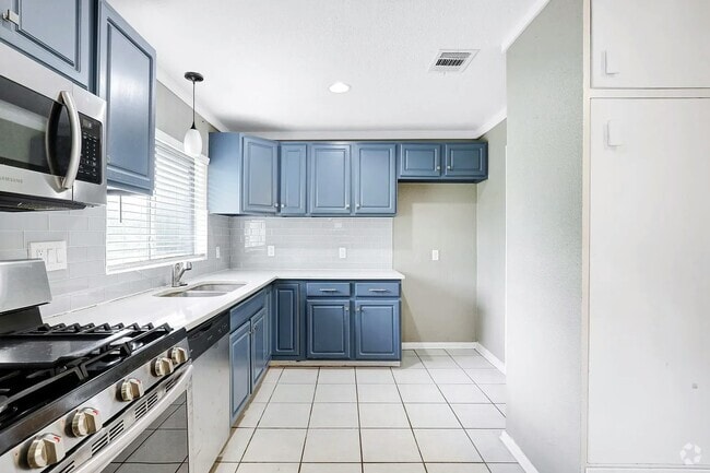 Building Photo - 235 Saratoga Dr Rental