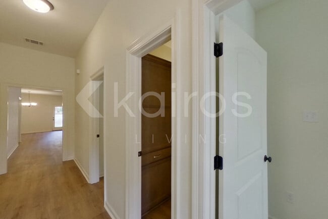 Photo - 111 Salvat Dr