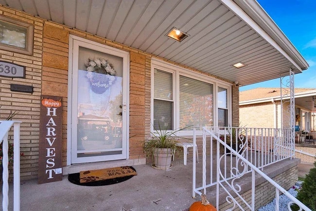 Photo - 8630 S Komensky Ave