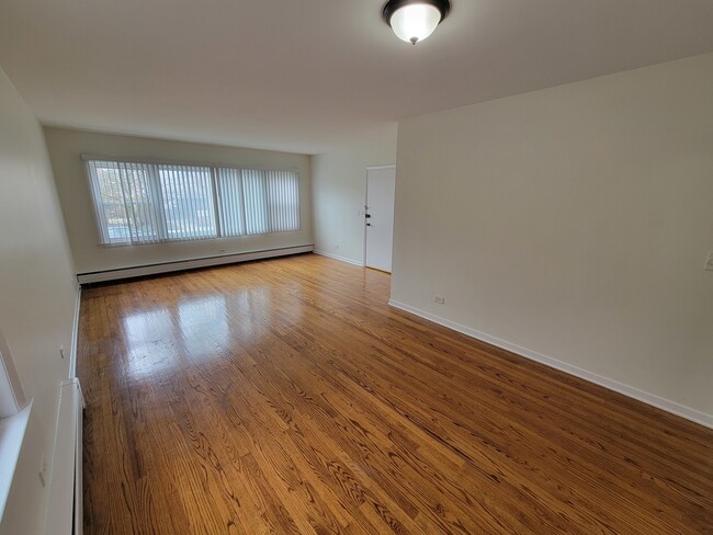 Photo - 5809 N Whipple St Unidad 1