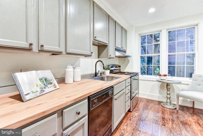 Photo - 106 7th St SE