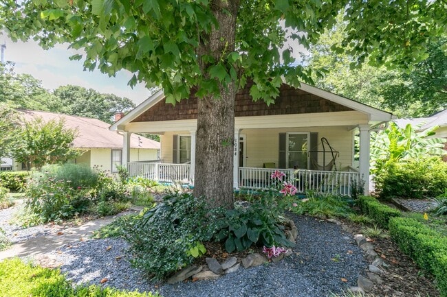 Photo - 1084 Sanders Ave SE