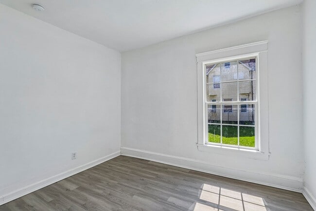 1825 Lakeview Rd Unit 2 Upper ( 1827 )